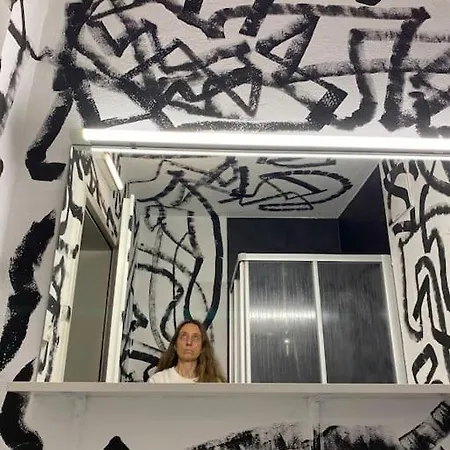 Arty Studio, Center Of 키츠부헬
